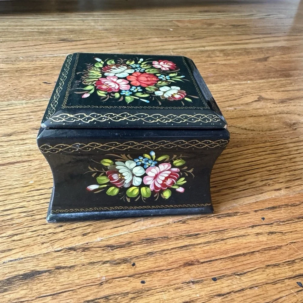 Vintage Russian Lacquer Box | Hand-painted Florals | Artist Signed | Fedoskino?